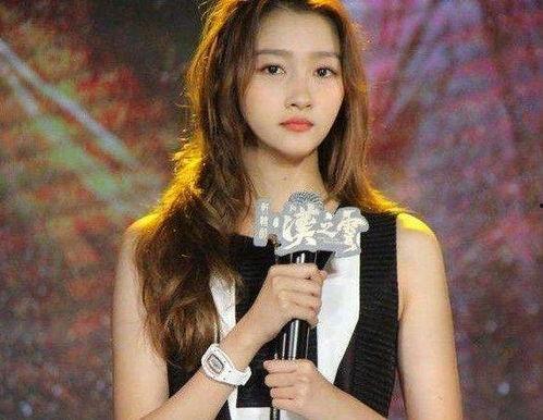 关晓彤鹿晗最新爆料图片,甜蜜瞬间曝光，恋情升温引热议  第1张